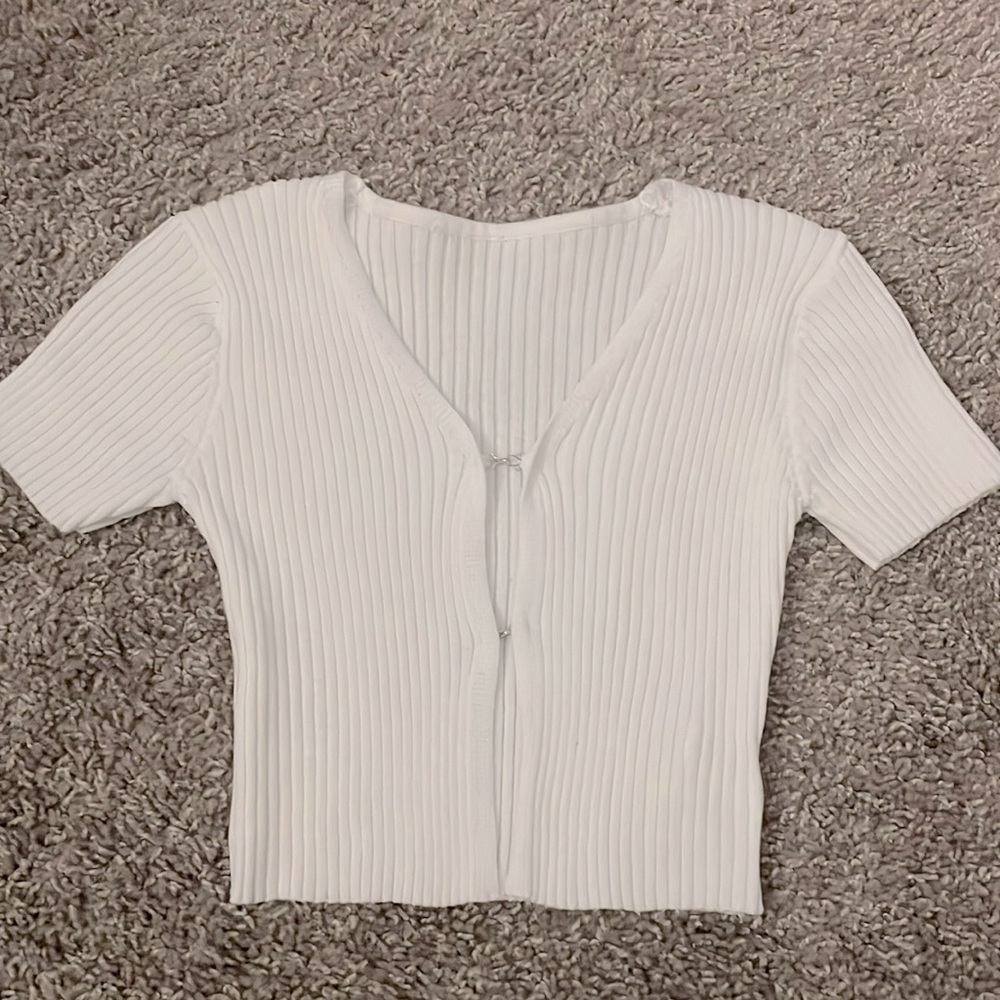 No Brand Hook Front White Ribbed Knit Crop Top